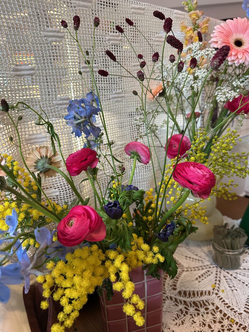 Jesienne kwiaty w odcieniach burgundu – kwiaciarnia Katowice Witosa